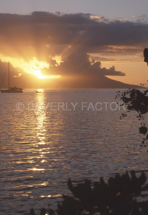 Sunset;colorful;sky;papeete french polynesi;sun;yellow;water;boats;sillouettes;sailboats;ocean